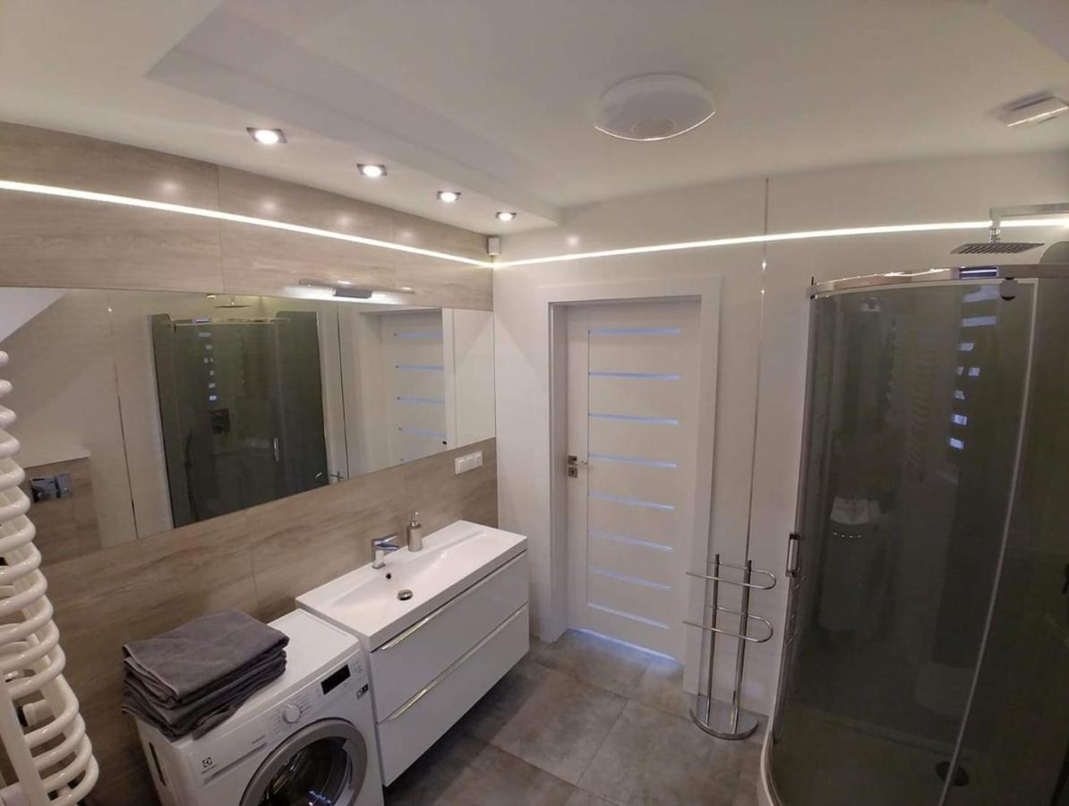 Dorota Z Garazem Apartmán *